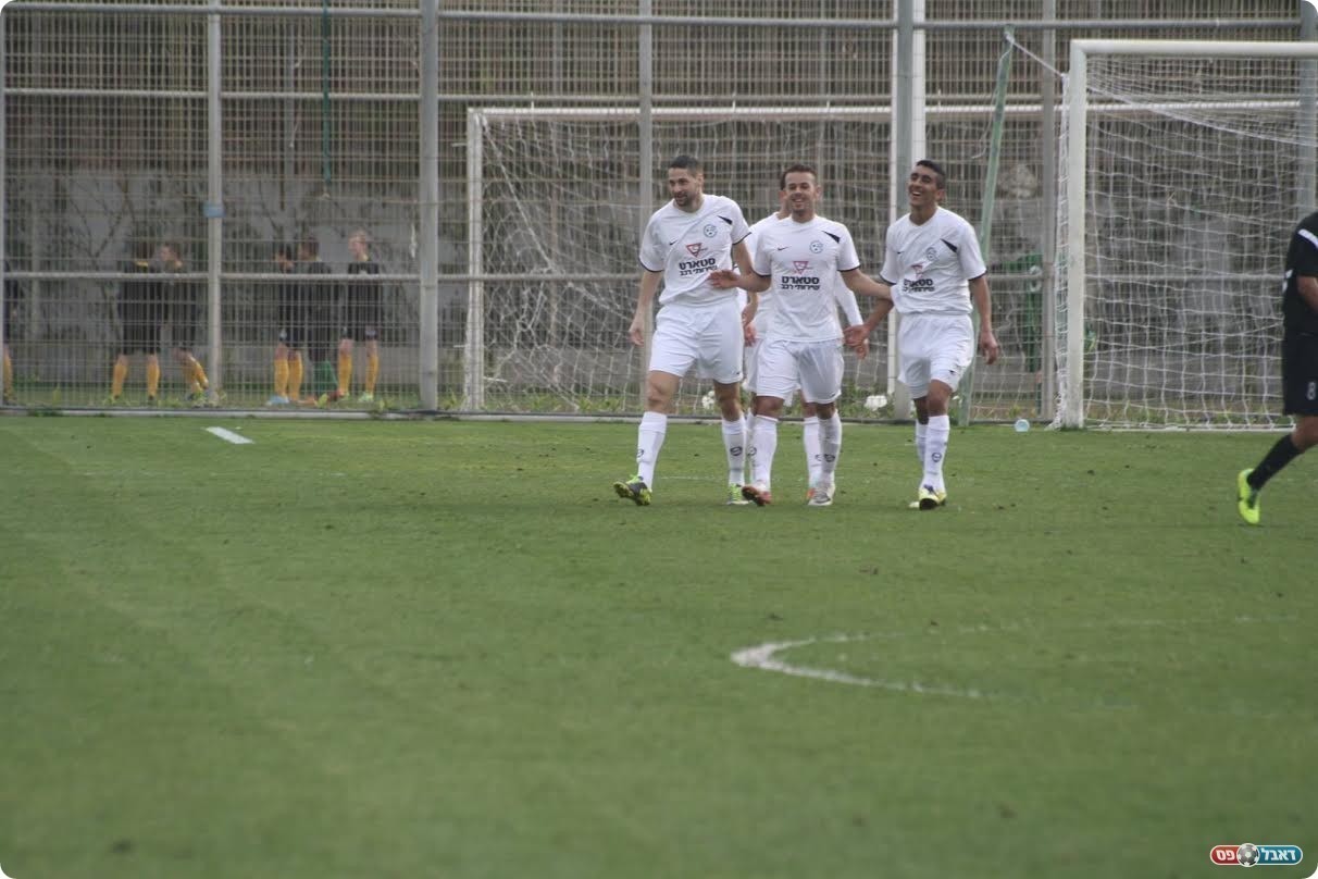 גניש חוגג צמד